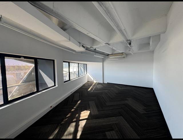 753M² SHOWROOM TO LET IN KRAMERVILLE